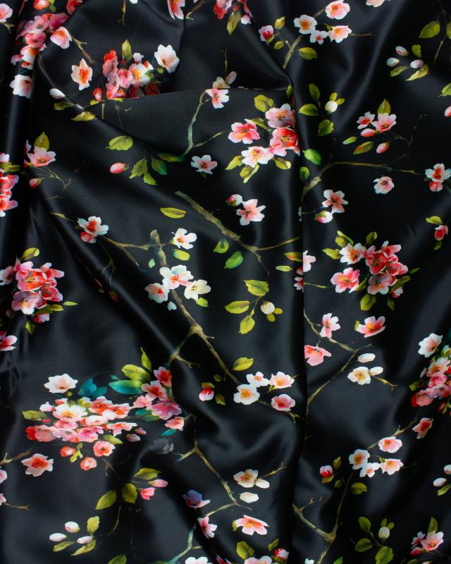 Satin imprimé fleurs sur Noir - Tissushop